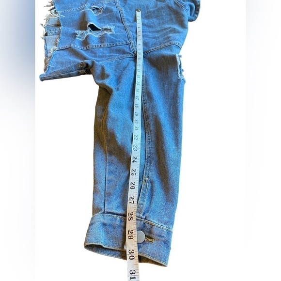 36 Points 5  Blue Denim Oversized Destroyed Jean Jacket Size Small - Picture 13 of 15
